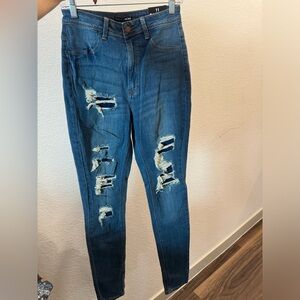 ♥️ $5x15 NWT distressed straight leg jeans